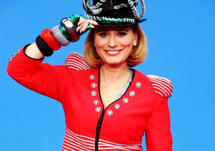 
    Andreea Esca, în lift cu Lucian Mîndruțăfoto: arhiva personală  