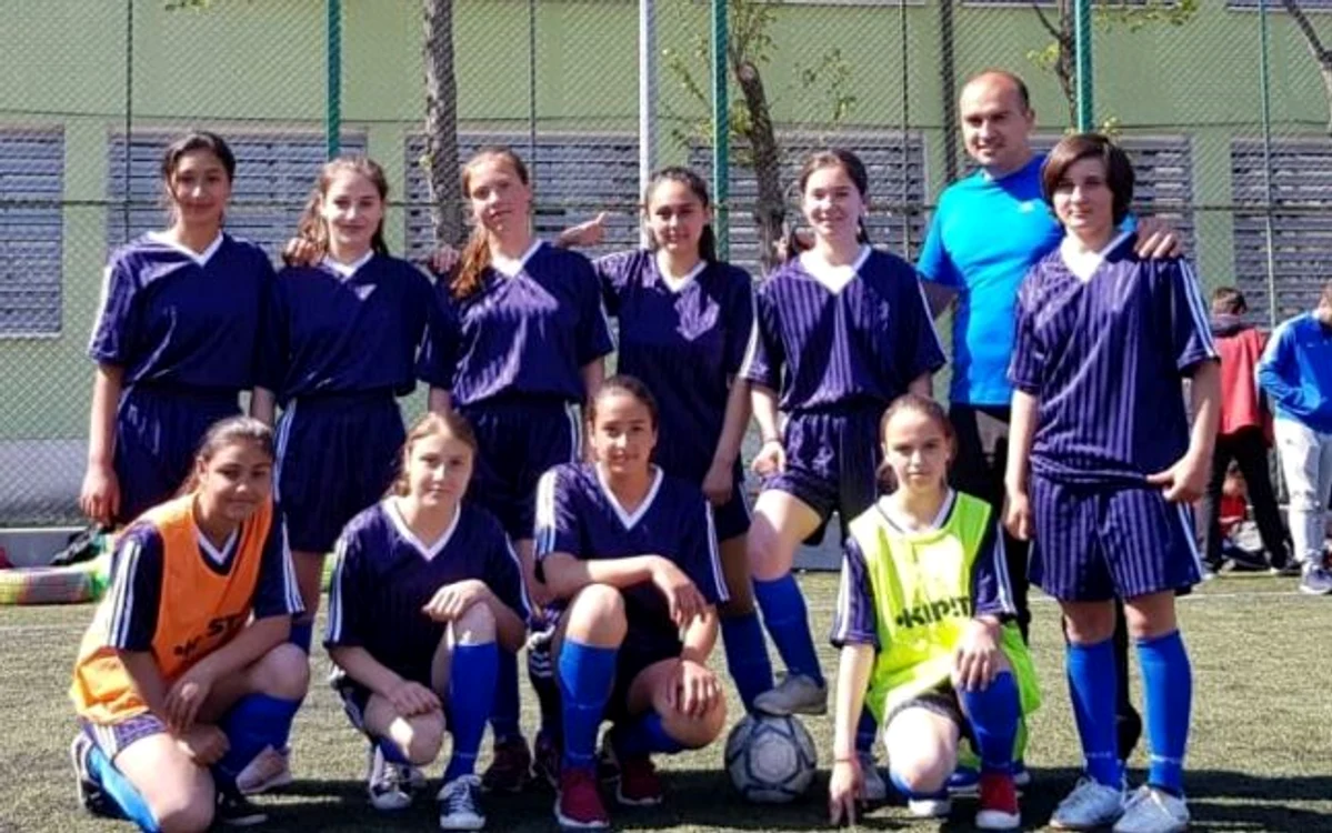 Echipa fotbalistelor din Scărişoara FOTO: arhiva personală Octavian Diaconu