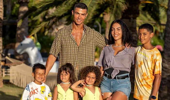 Ronaldo va locui cu familia sa într-o vilă de lux din Portugalia Foto: Instagram