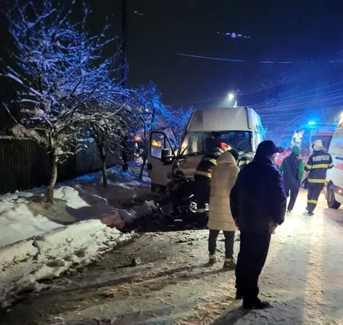 Un TIR a lovit două microbuze în Prahova. Sursă foto: Prahova News