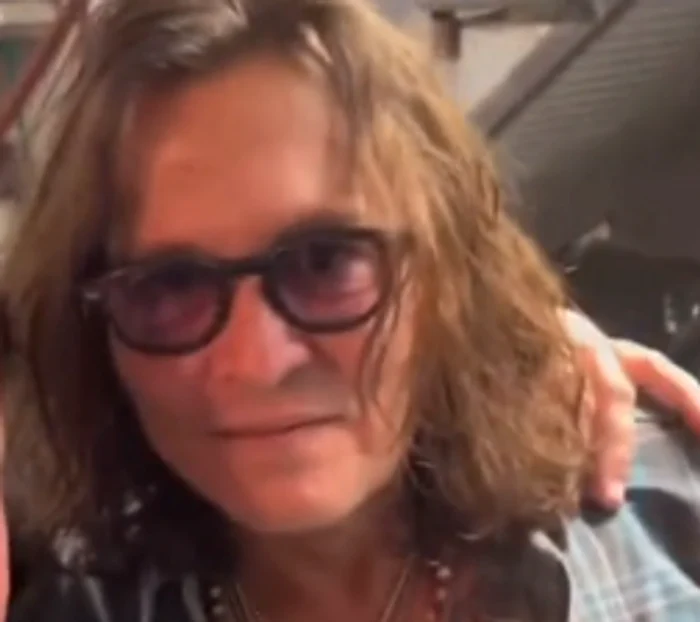 Johnny Depp se află în turneu cu prietenul său muzicianul Jeff Beck Foto: Captură video