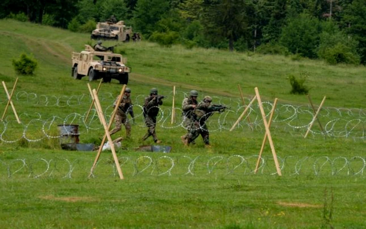 Exerciţiu militar la Soveja FOTO.