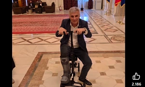 zamfir pe trotineta FB Emanuel Ungureanu png