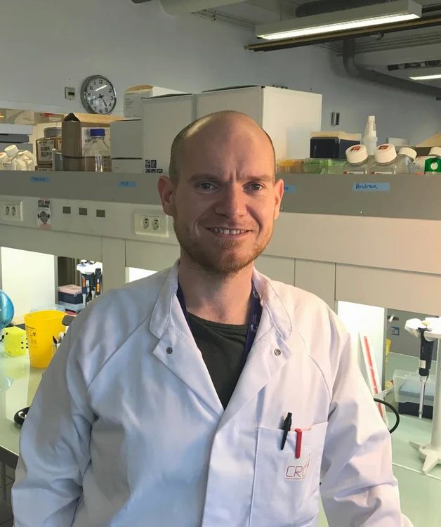Gabriel Ichim - biolog cercetător român în terapia cancerului - din Lyon Franţa Sursa arhiva personală
