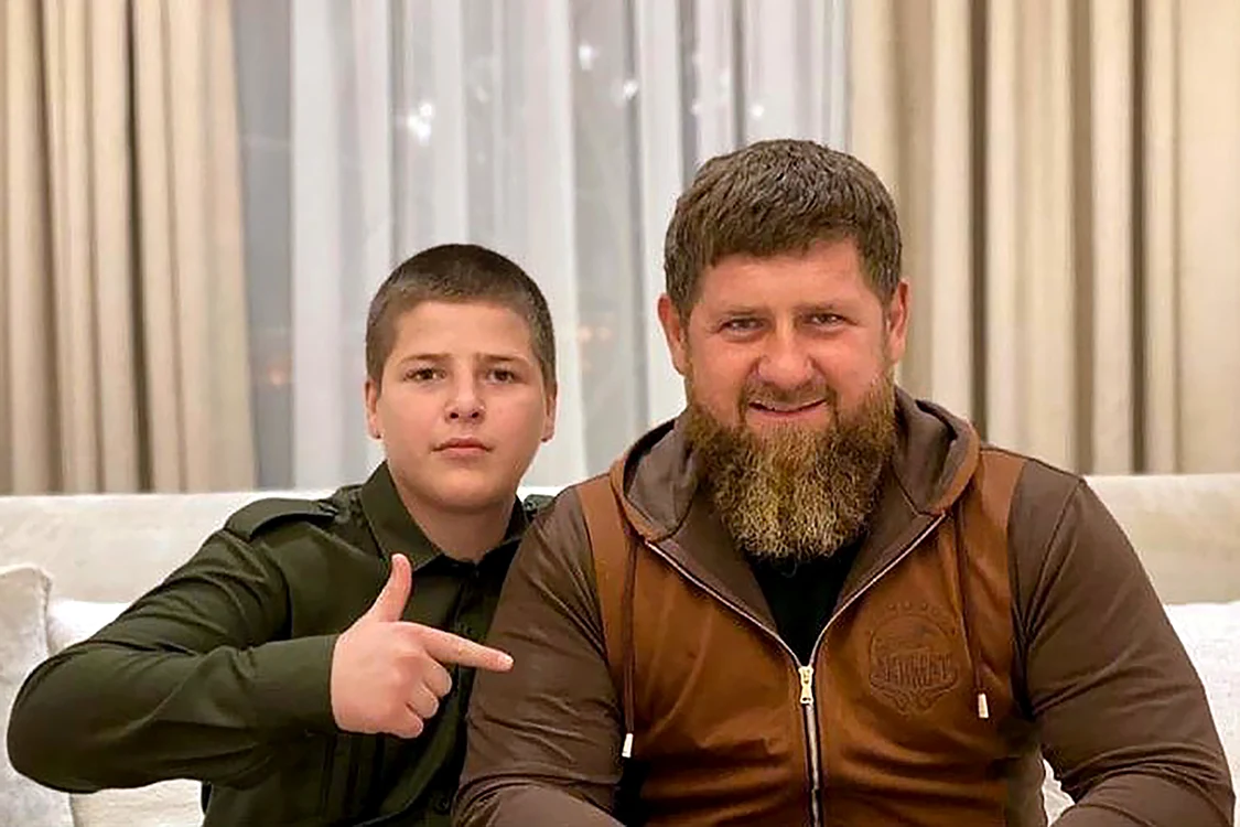 Ramzan Kadîrov și Adam, unul dintre fiii său. FOTO Profimedia