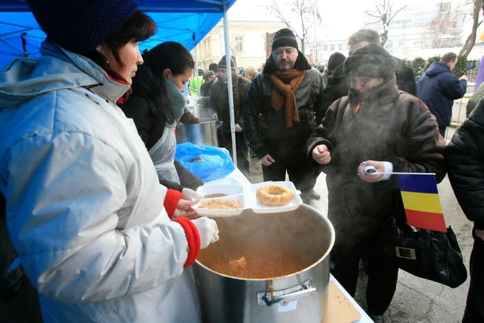 Bucureştenii din sectorul 6 vor primi fasole cu ciolan de Ziua Naţională a României FOTO Adevărul