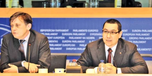 Crin Antonescu şi Victor Ponta, pe vremea când  erau în opoziţie şi pârau puterea la forurile europene