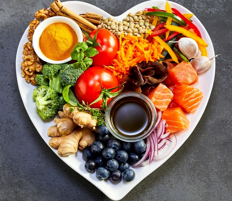 Dieta pune accentul pe consumul unei varietăți de legume, fructe, cereale FOTO: Shuterstock