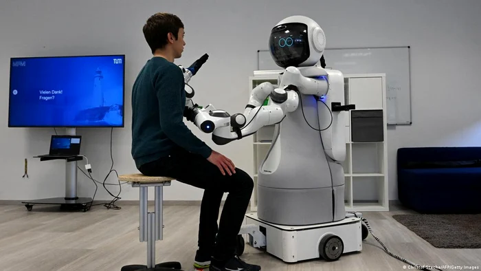 În curând, roboții ar putea înlocui angajații, în casele de bătrâni