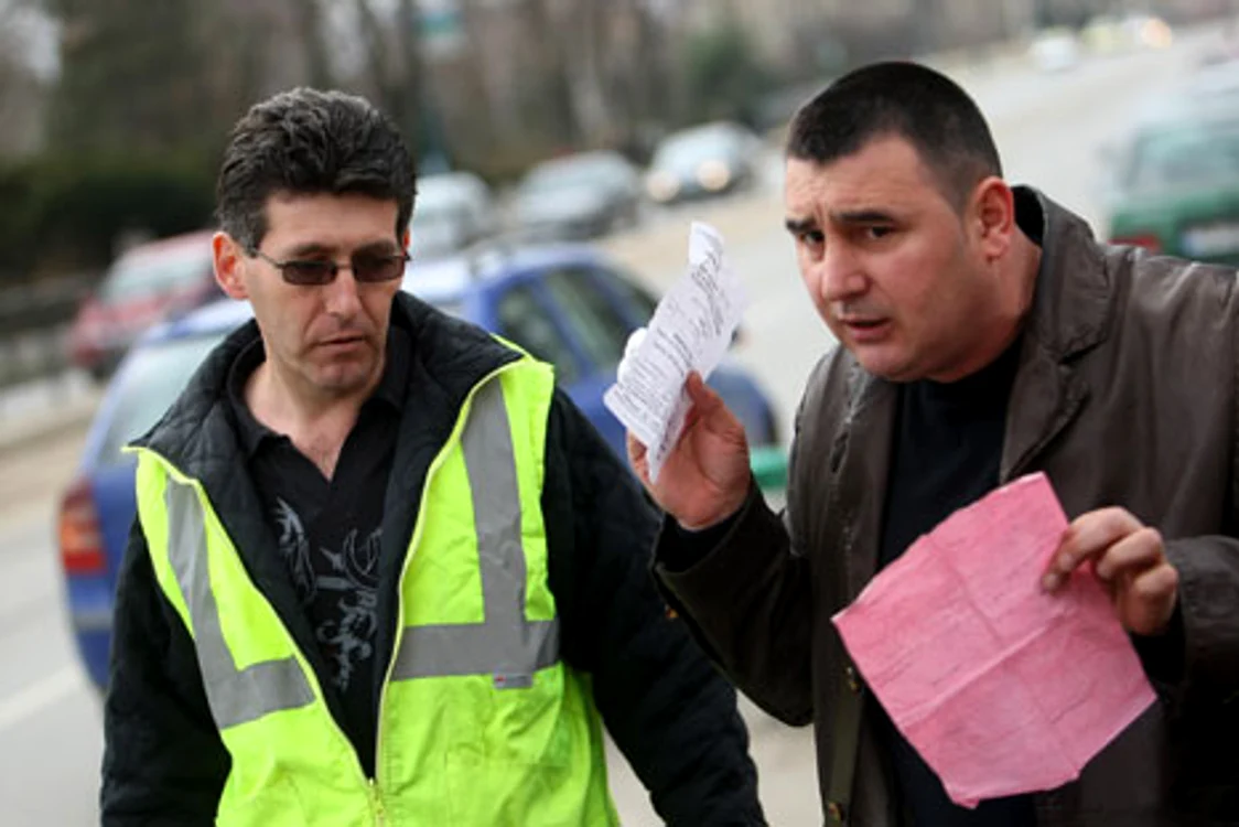 Dumitru  Cârstea a  făcut gestul,  conştient  că poliţistul  comunitar îl  filmează