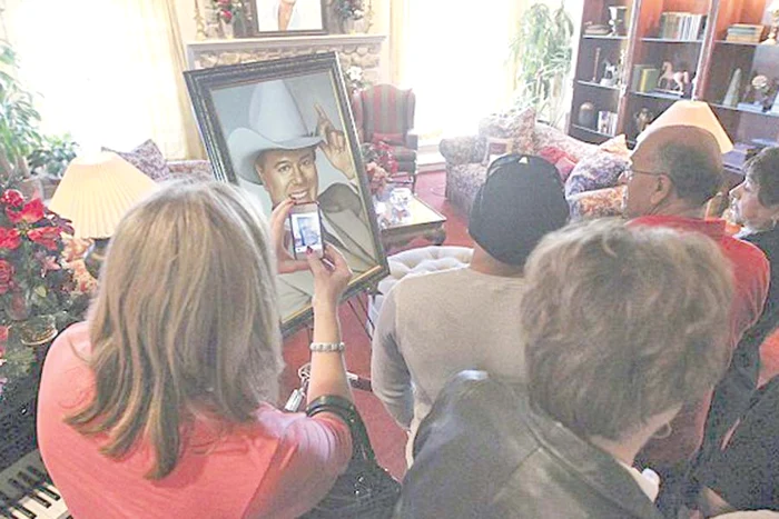 Larry Hagman, în urmă cu două săptămâni la lansarea ultimei ecranizări “Dallas”( Fotografii: Reuters/afp/Wireimages)