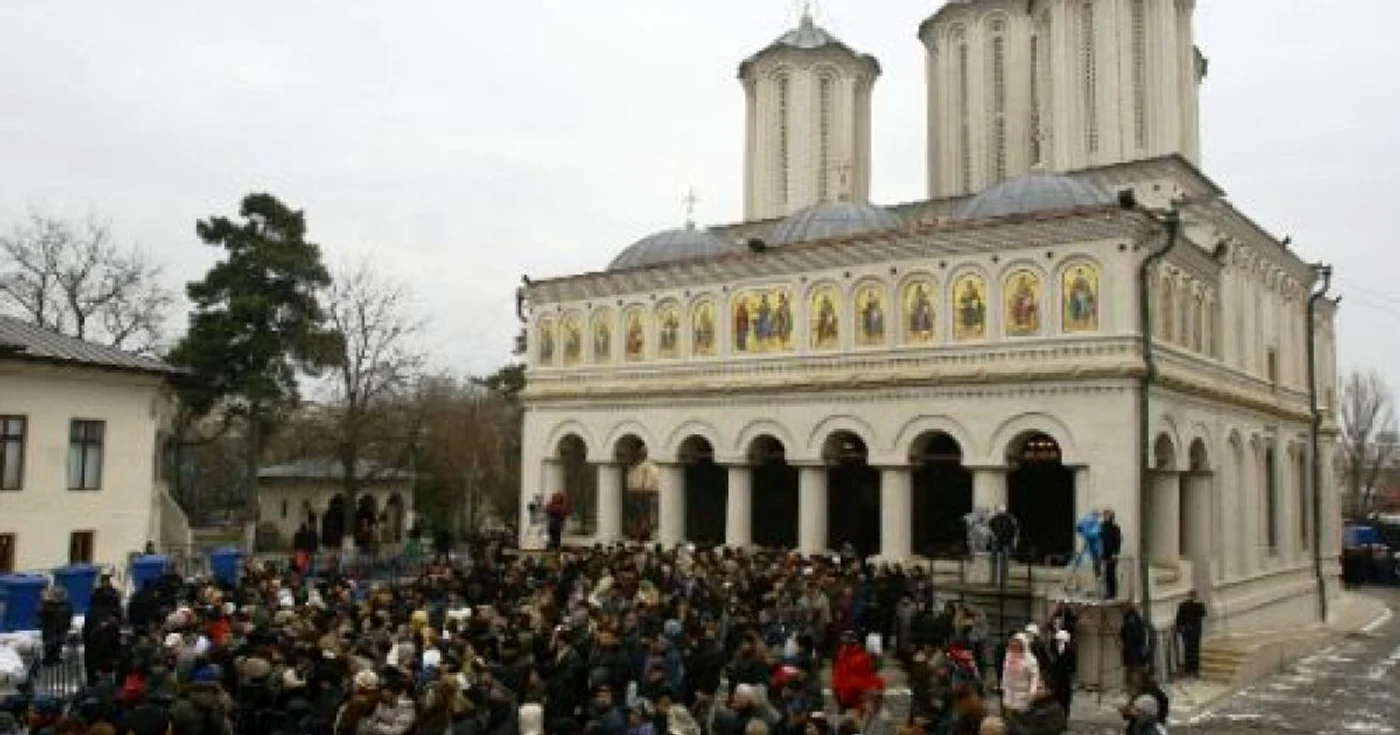 Credincioşii merg în număr mare la biserică de Bobotează