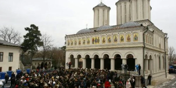 Credincioşii merg în număr mare la biserică de Bobotează