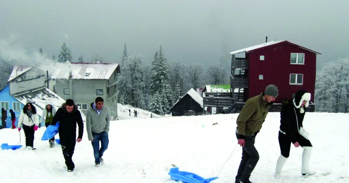 Turiştii riscă să nu se mai bucure de pârtiile din Straja şi Parâng