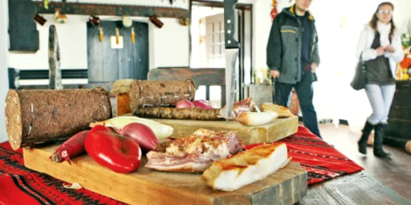 Turiştii şi braşovenii au degustat în weekend cele mai delicioase preparate tradiţionale ale zonei