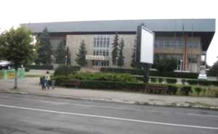 Râmnicu Vâlcea: Primăria vrea să preia Sala Sporturilor şi Arenele Traian