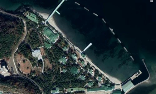 Imagini recente din satelit surprind mişcări ale unor ambarcaţiuni de lux, folosite adesea de Kim Jong Un şi de anturajul său, jpeg