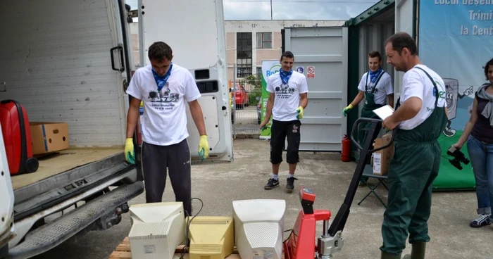 Campania de colectare a deşeurilor EEE continuă în Bucureşti. FOTO Arhiva Adevărul