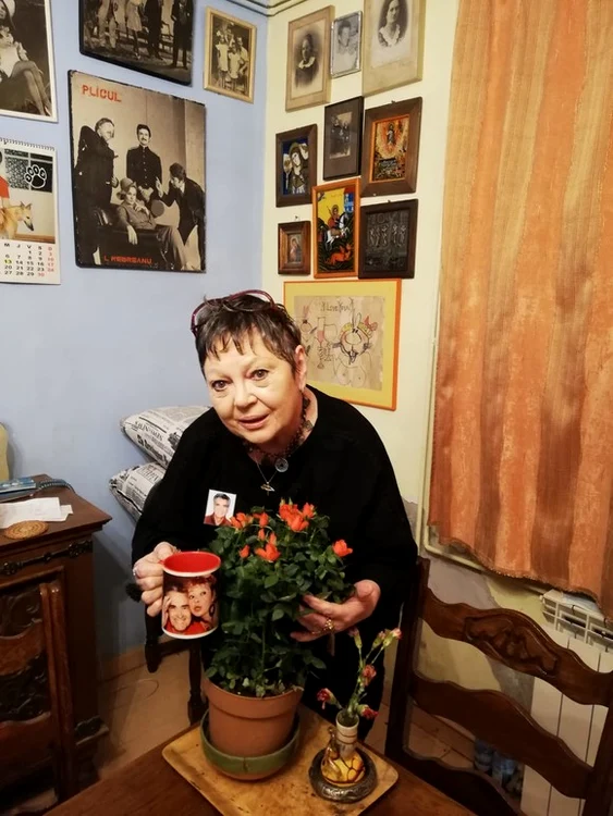 
    Înainte de pandemie, Anca Pandrea mergea des la cimitir. Acum a sărbătorit acasă  