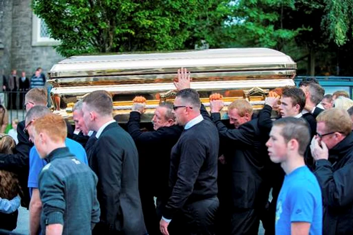 
    Andy Connors a fost înmormântat într-un sicriu din aurSursă foto: www.doug.ie  