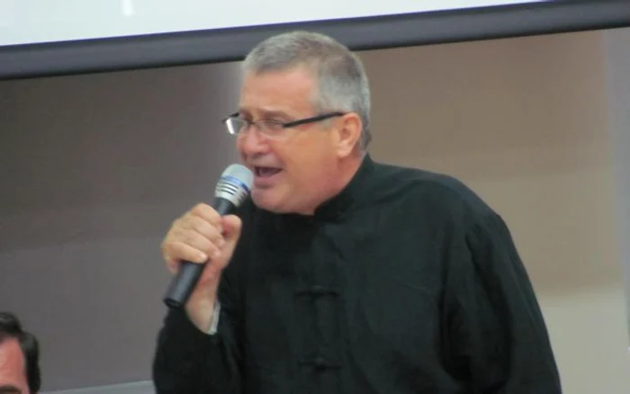 Mircea Dinescu a cântat pentru zălăuani