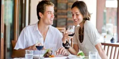 Cercetătorii danezi recomandă două-trei pahare de vin pe săptămână