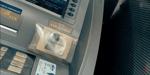 Bancomat cu skimmer în Riviera Maya - Mexic Foto OCCRP