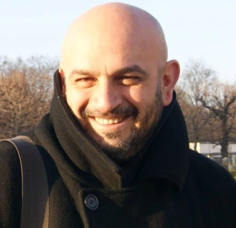 
    Criticul de modă Alin Gălățescu și-a spus părerea cu privire la vestimentația adoptată de vedetele noastre la Premiile GopoFoto: arhivă personală  
