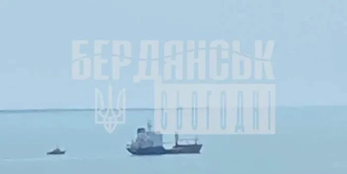 Nave rusești părăsesc portul după o explozie produsă pe 2 iunie FOTO via Ukrainska Pravda