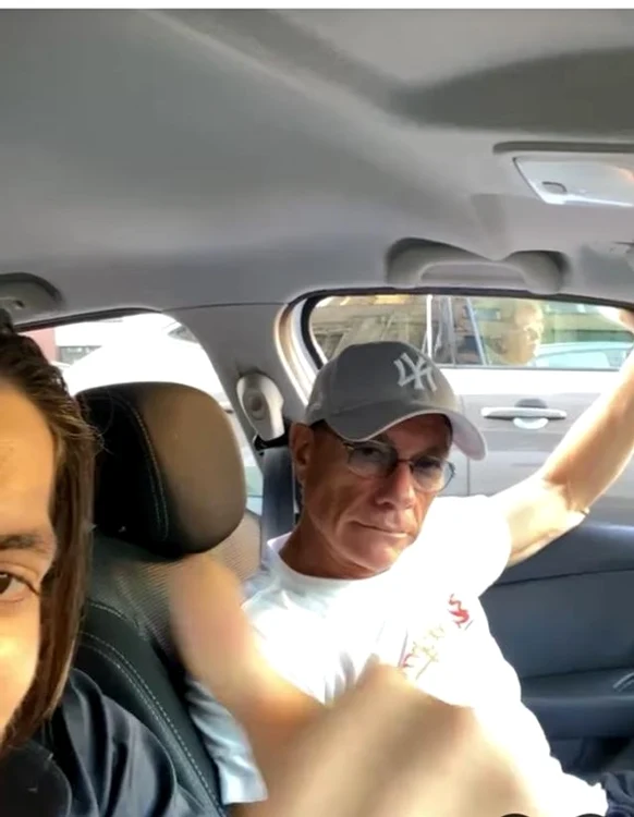 Jean Claude Van Damme s-a distrat alături de tinerii din Cluj