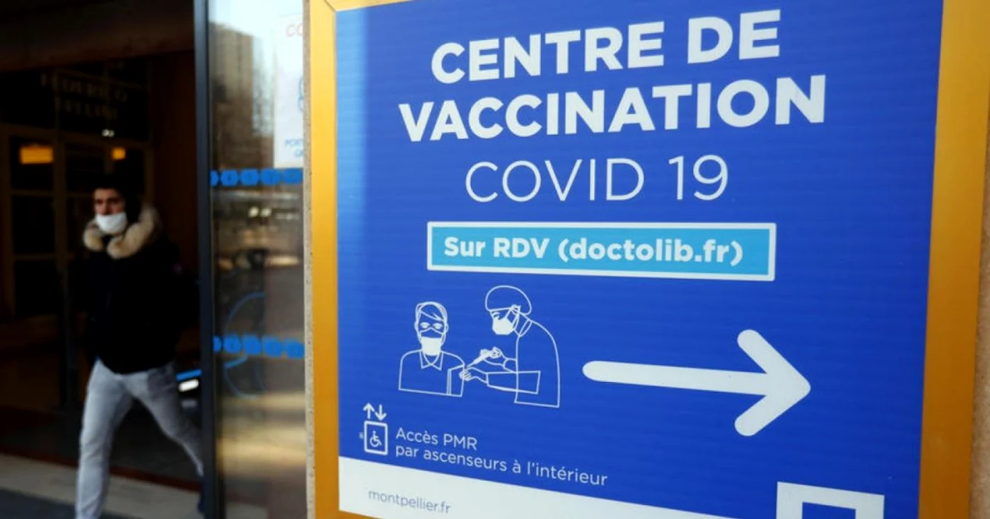 Indicator spre centru de vaccinare in Franta FOTO EPA-EFE