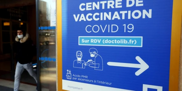 Indicator spre centru de vaccinare in Franta FOTO EPA-EFE