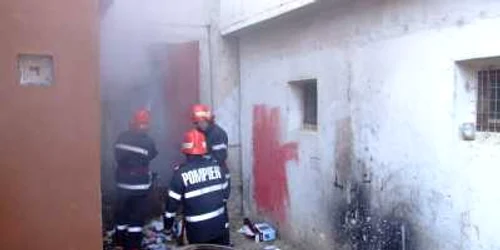 Târgovişte: Incendiu în ghena blocului