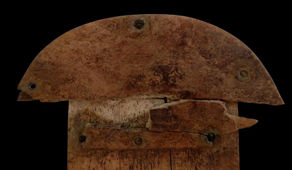 Pieptene antic din corn de cerb, descoperit în județul Neamț (©Facebook / Vasile Diaconu – archaeologist)