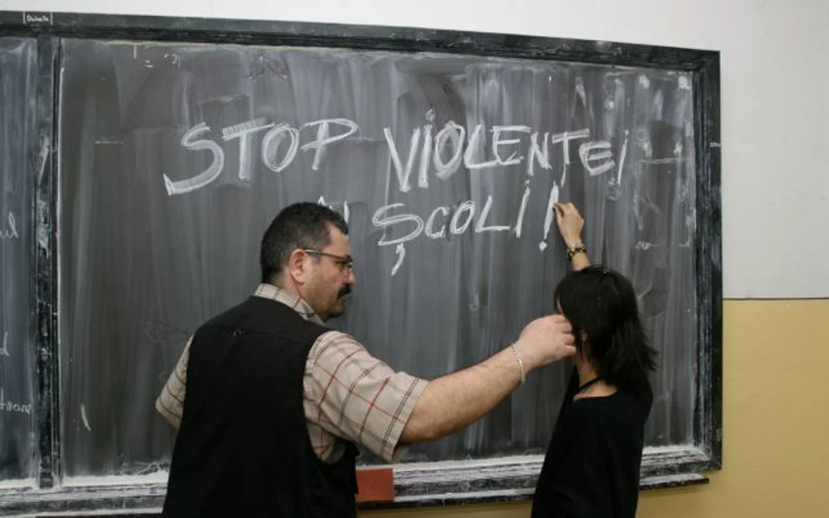 
    Vor fi reguli noi în şcoli, şi pentru profesori şi pentru elevi  