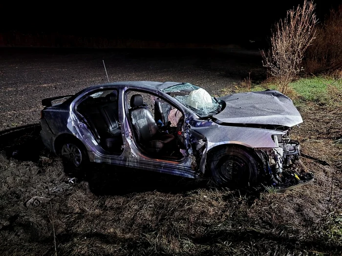 Cinci persoane au rămas încarcerate după ce două autoturisme s-au ciocnit. FOTO: ISU Cluj