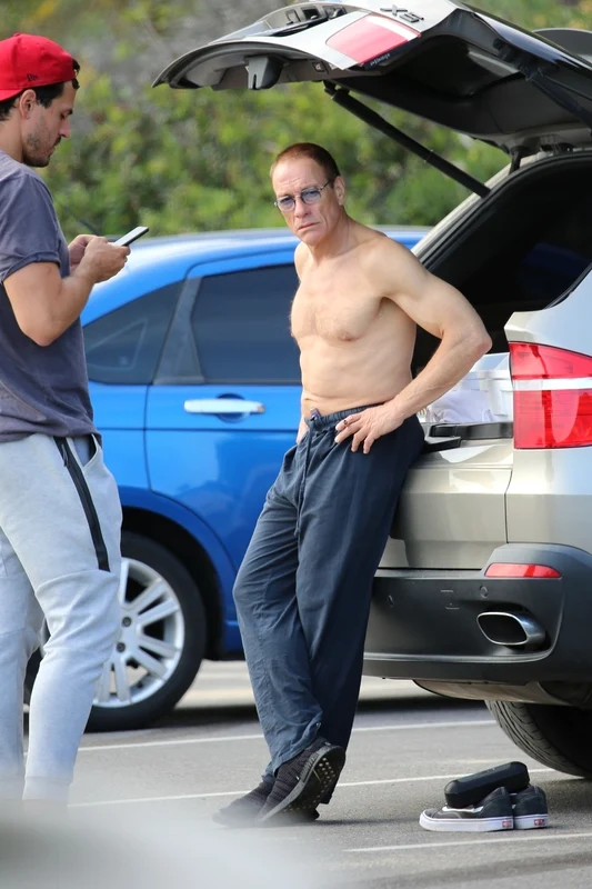 3 jean claude van damme dezbracat la 60 de ani 2 jpg jpeg
