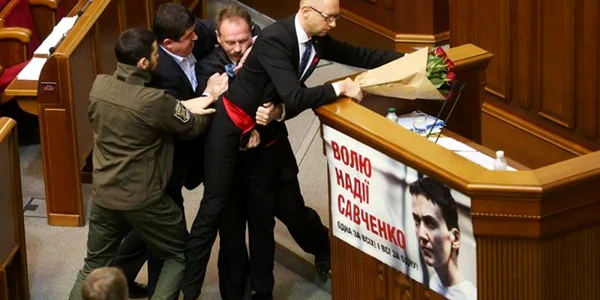 Bataie in Parlamentul Ucrainei FOTO Twitter Kyiv Post