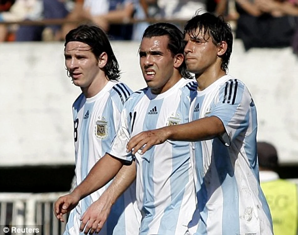 
    Messi, Tevez şi Aguero sunt preferaţii lui Maradona  