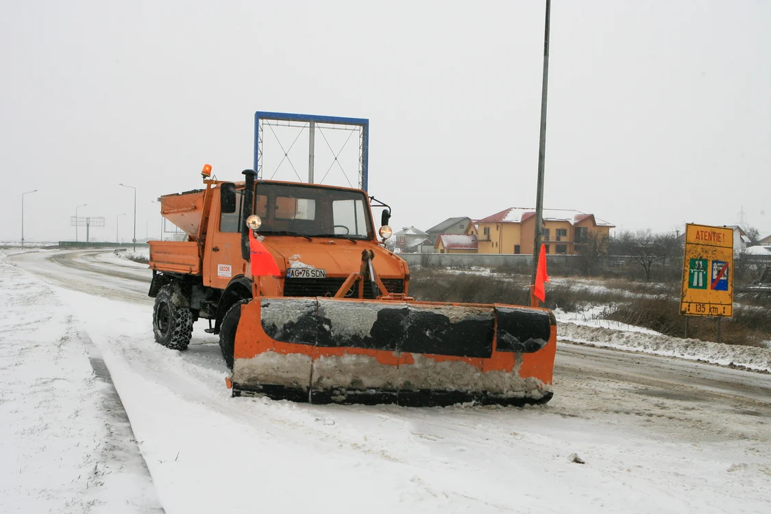 
    Drumarii au reuşit să deszăpezească A2  