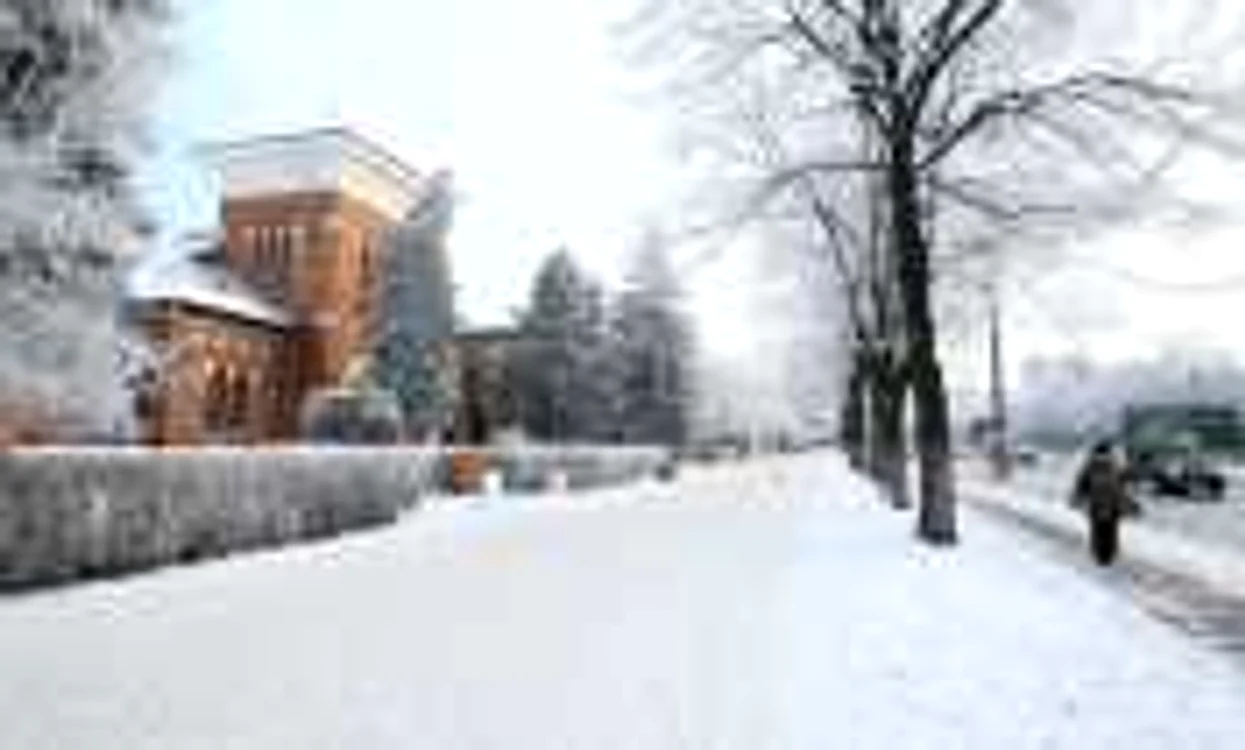 Drumurile către aceste şcoli sunt încă înzăpezite