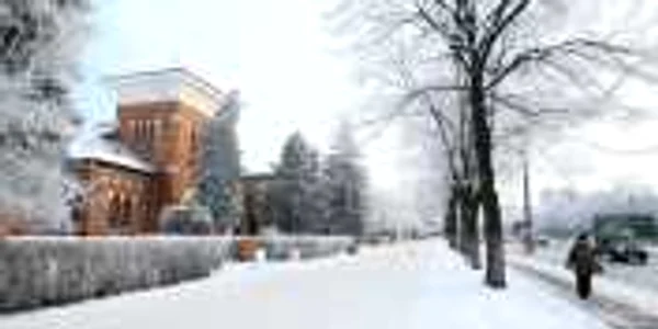 Drumurile către aceste şcoli sunt încă înzăpezite