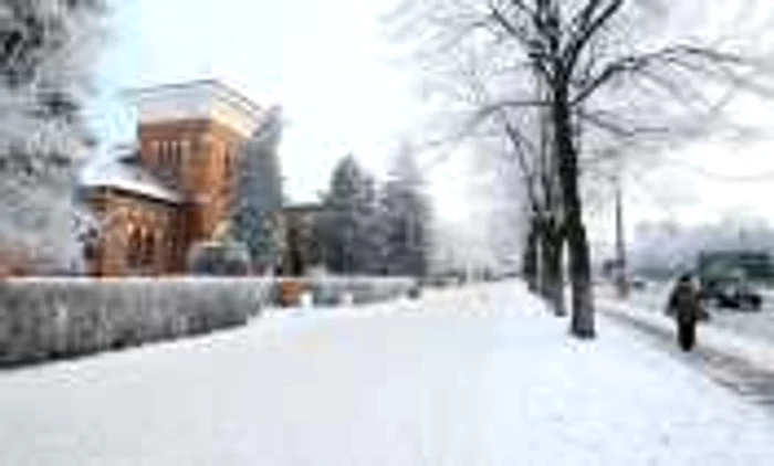 Drumurile către aceste şcoli sunt încă înzăpezite