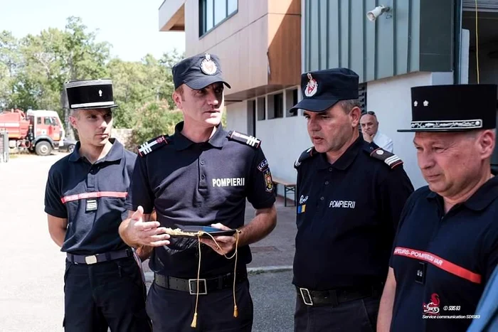 Colonelul Burdulea (al doilea din stânga), în timpul misiunii din Franța FOTO ISU Neamț