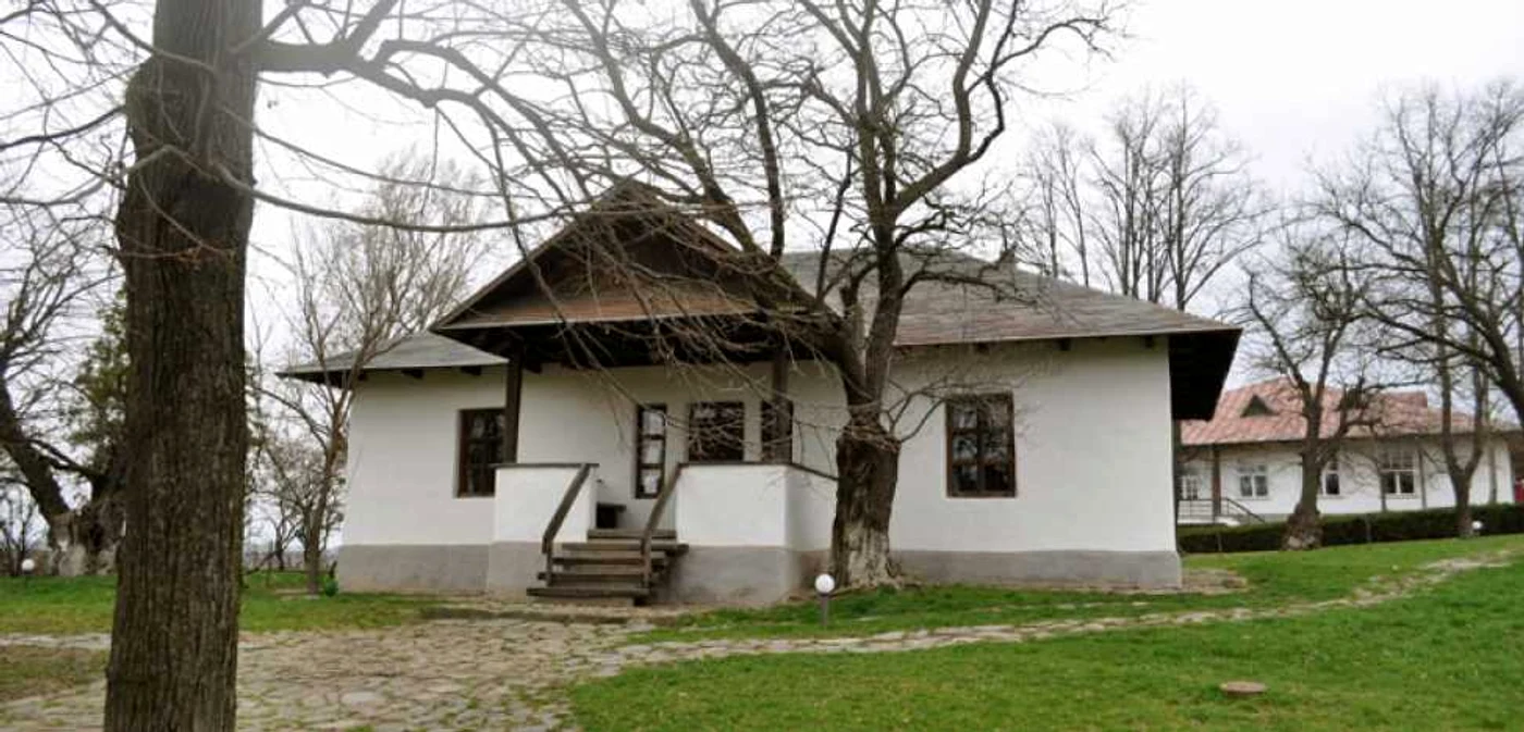 Casa părintească a lui Eminescu de la Ipoteşti FOTO Memorialul Ipoteşti