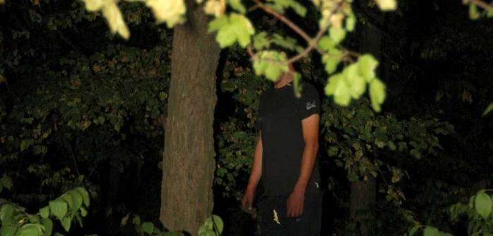 Bărbatul s-a spânzurat de creanga unui copac din parcul Romanescu / Foto: Victor Cătălin Boldîr