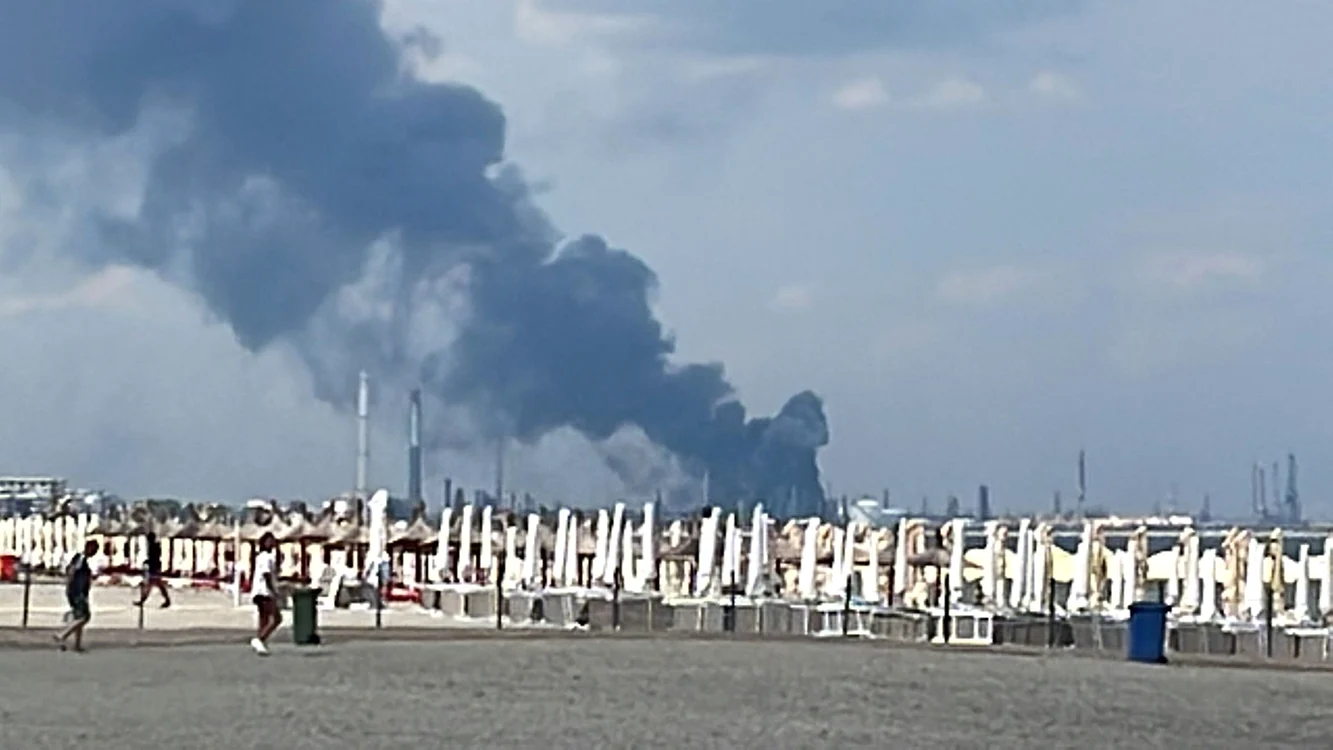 Incendiu la Petromidia. FOTO Adevărul