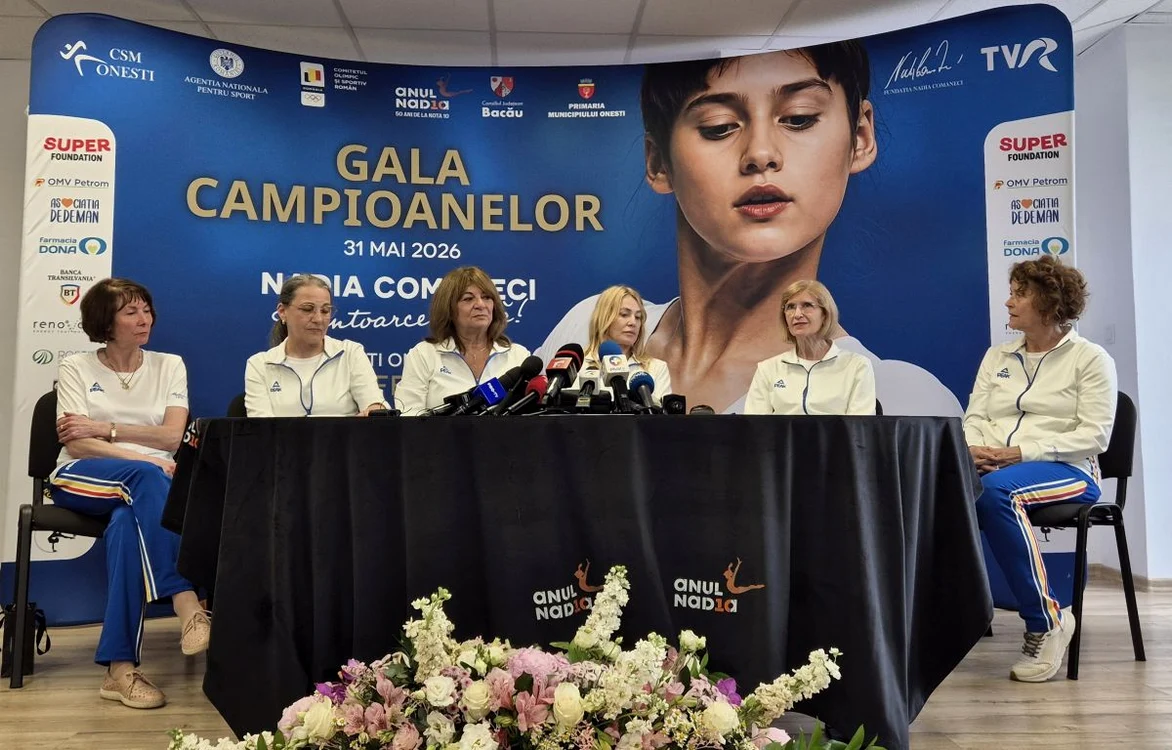 Nadia Comăneci și colegele ei la Onești 