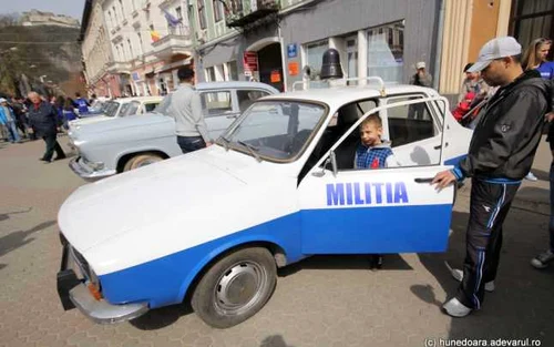 Expoziţie de maşini retro în Deva