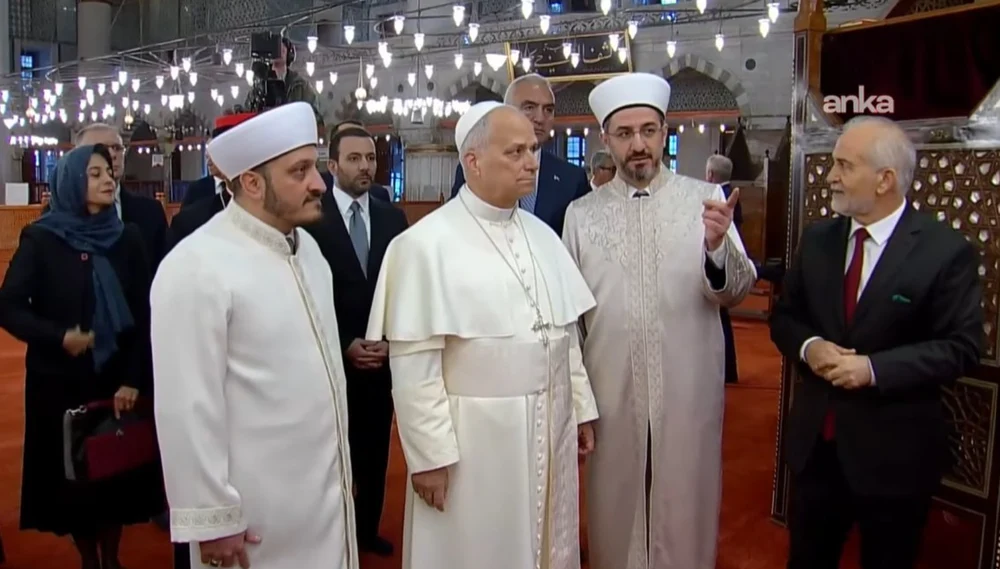 Papa Leon a vizitat Moscheea Albastră din Istanbul, fără să se roage